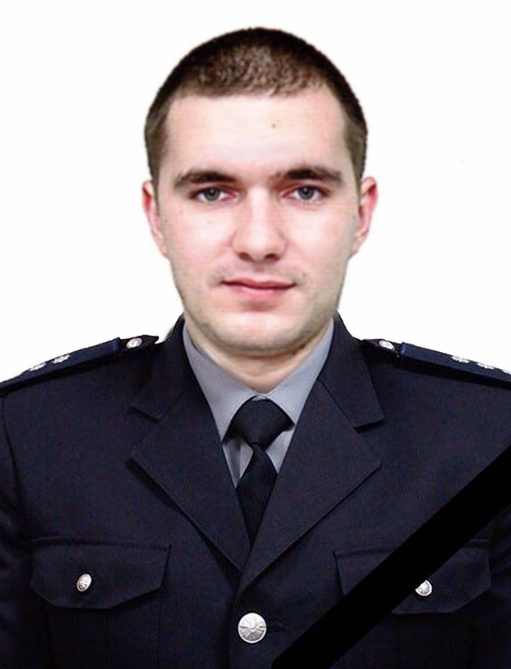 Раненный на Новосельского полицейский умер в реанимации
