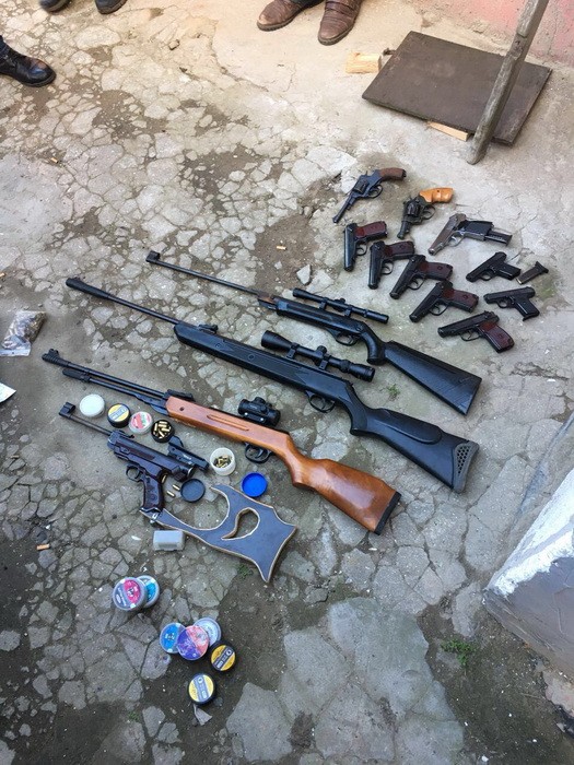 Житель Одесской области переделывал травматы в боевое оружие и продавал