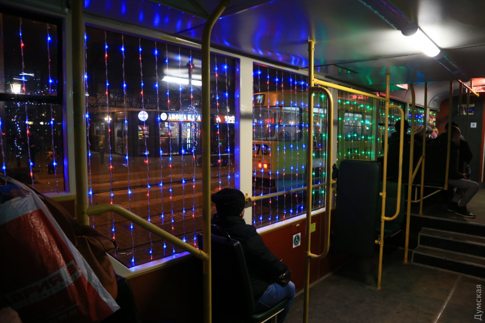 Одесские трамваи теперь сияют разноцветными огнями