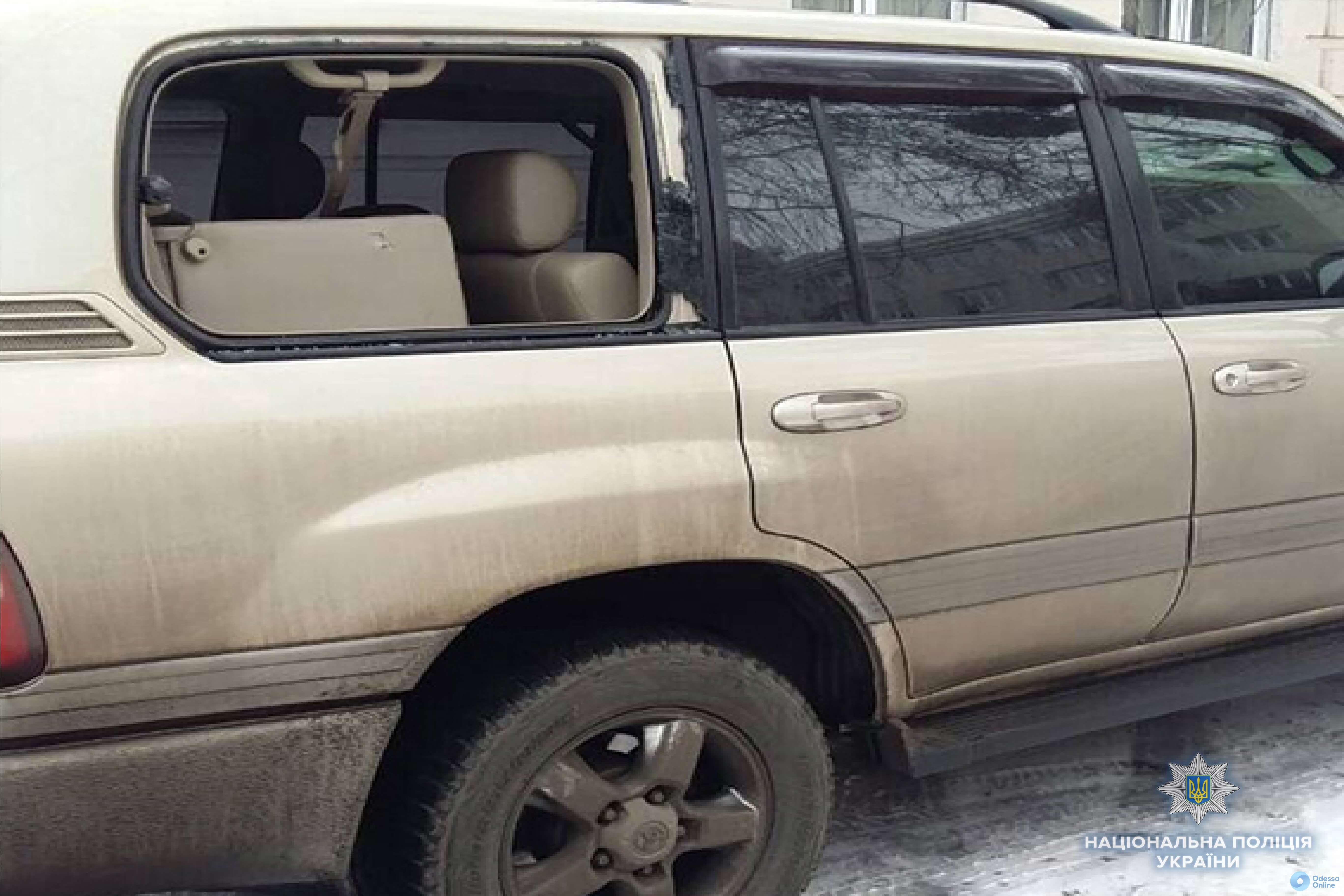 Одесский активист разбил 13 автомобилей возле Соломенского райсуда Киева