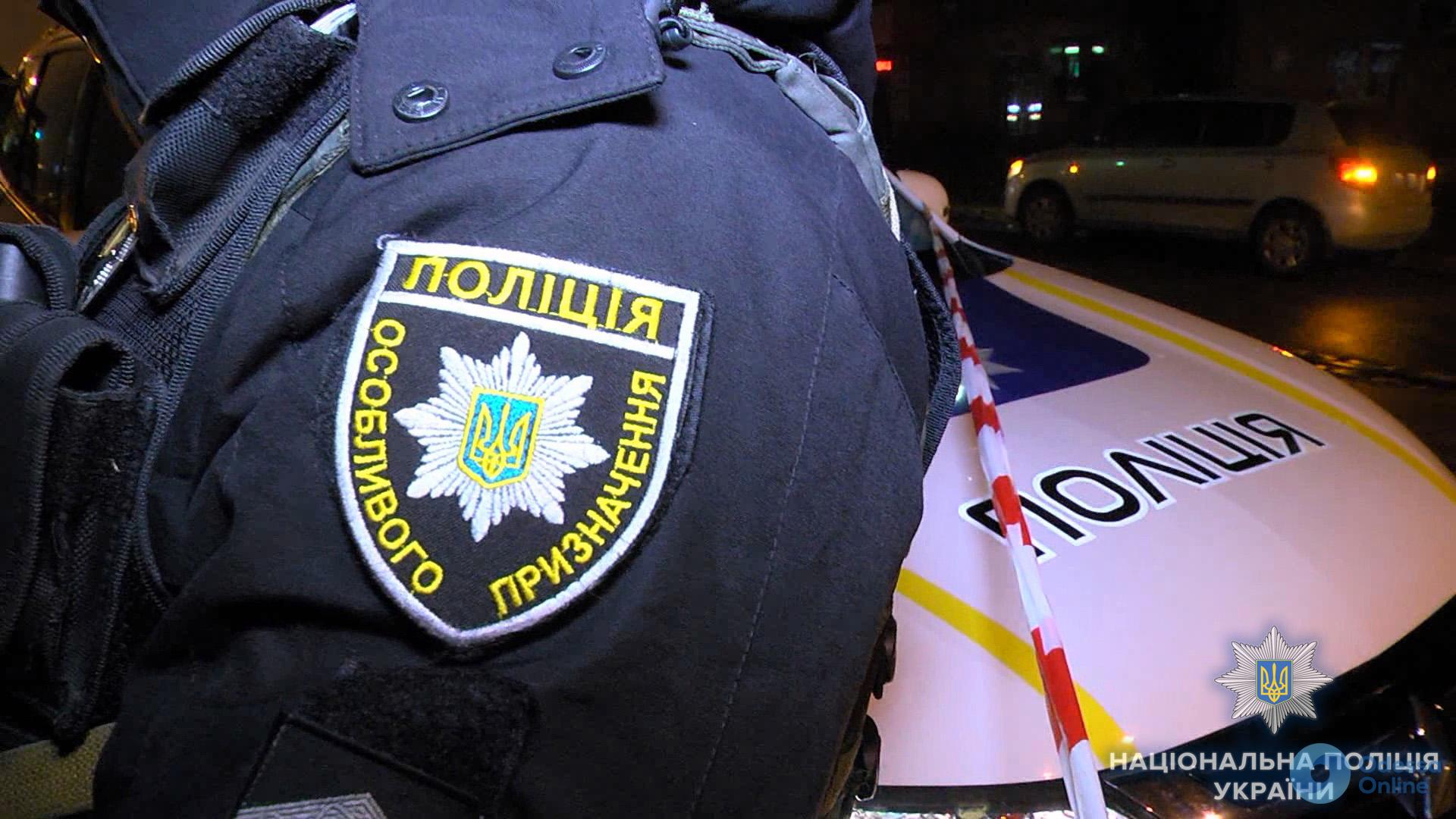 Трое иностранцев угрожали ножом прохожему в центре Одессы (фото)
