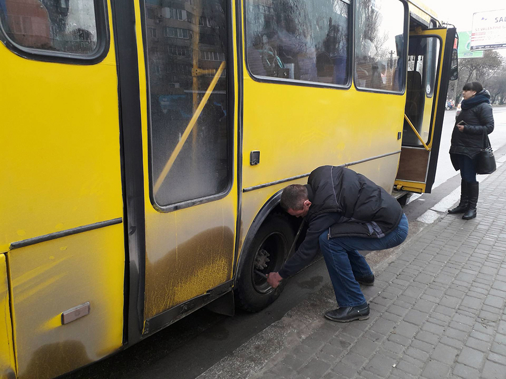 Одесская маршрутка чуть не потеряла колесо (фотофакт)