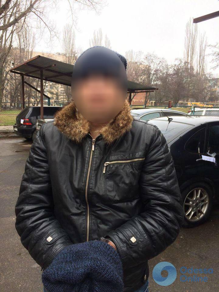 Правоохранители задержали двух воров-«альпинистов» в Одессе (фото)