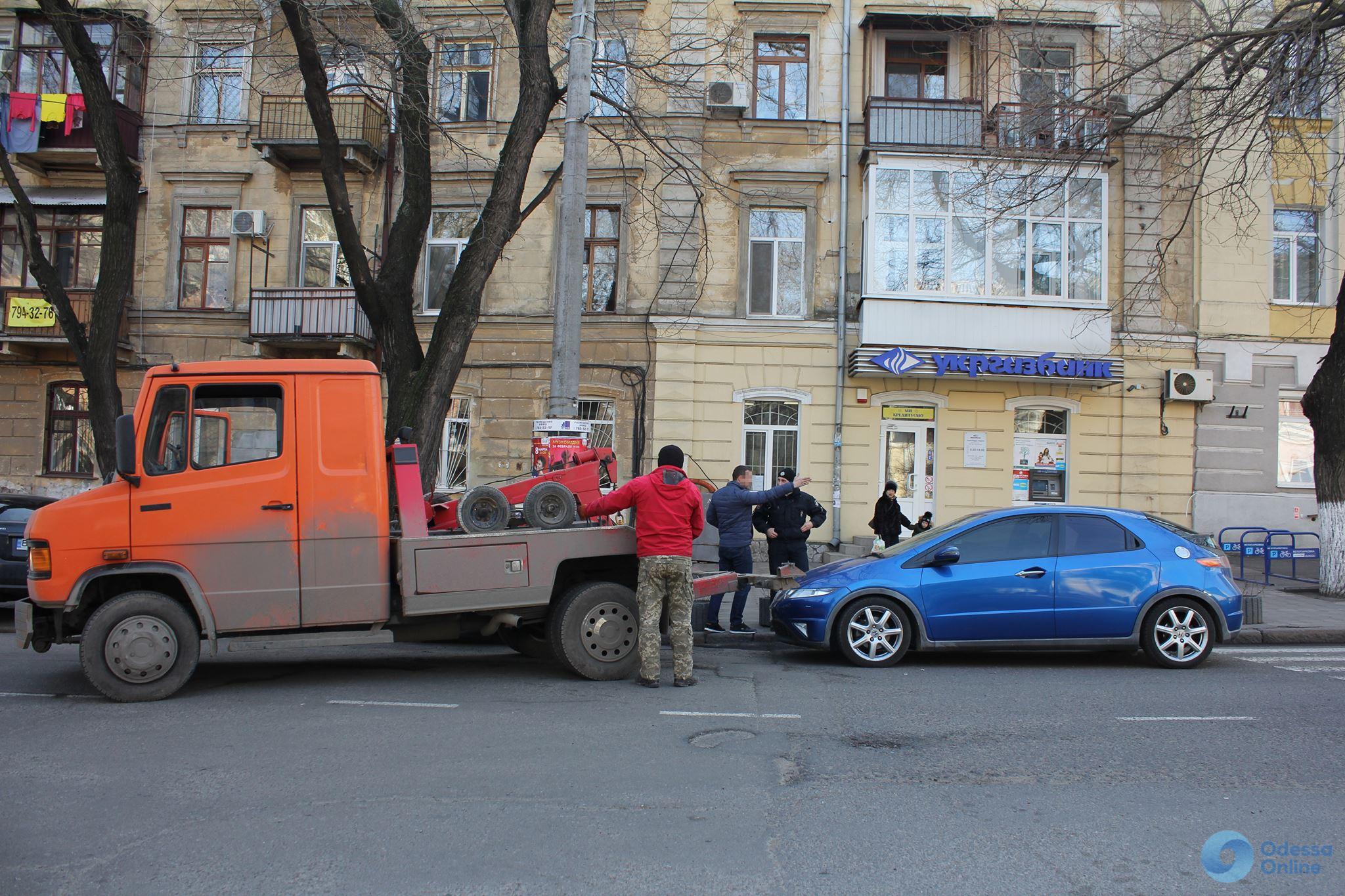 Отреагировали: полицейские разогнали «парад» автохамов у одесского облУВД