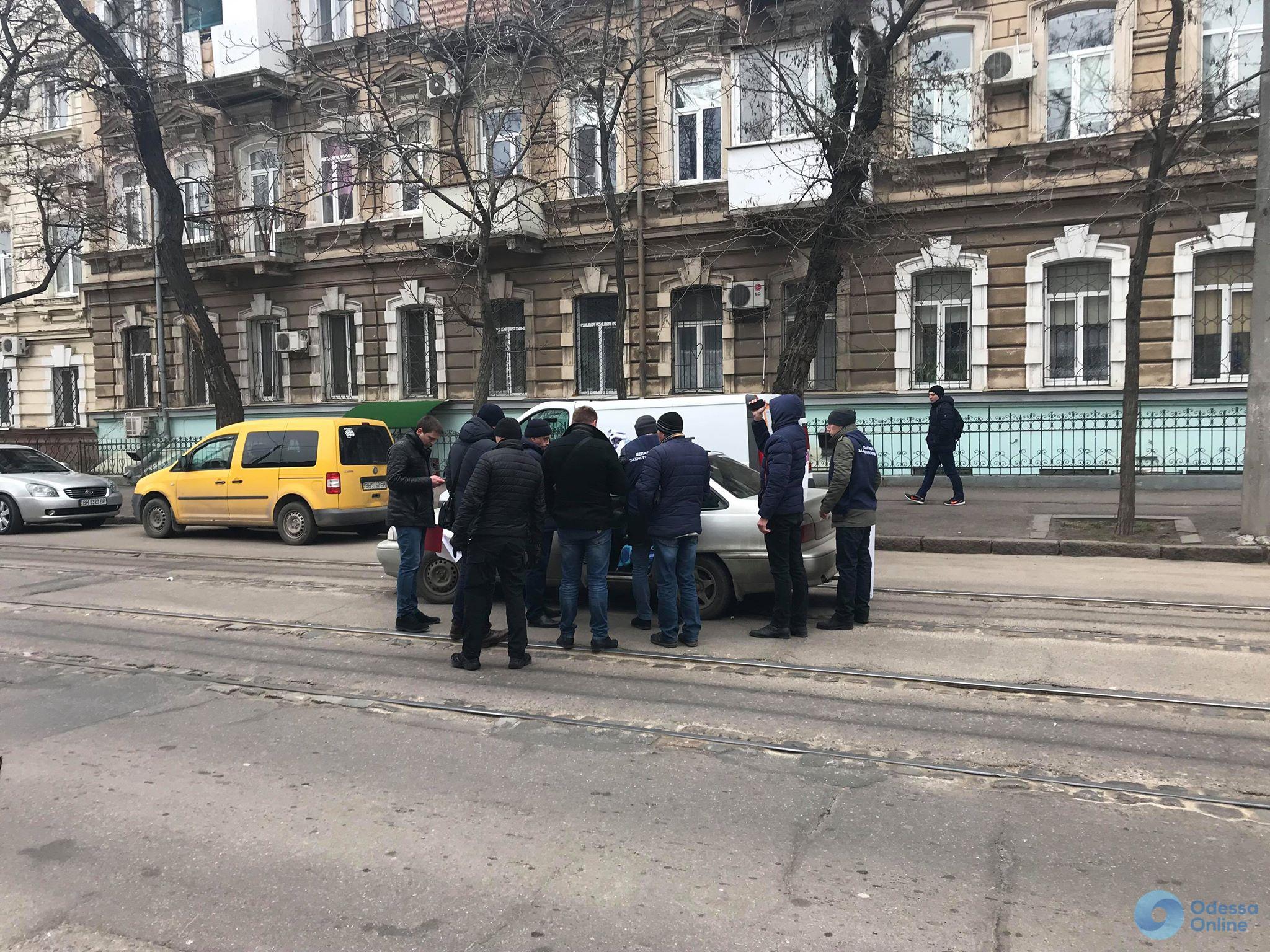 Задержание в центре Одессы парализовало работу трамваев (фото, видео) ОБНОВЛЯЕТСЯ