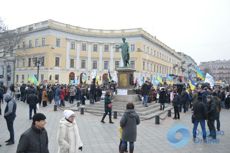 Возле Дюка в Одессе митинговали за отставку президента (фоторепортаж)