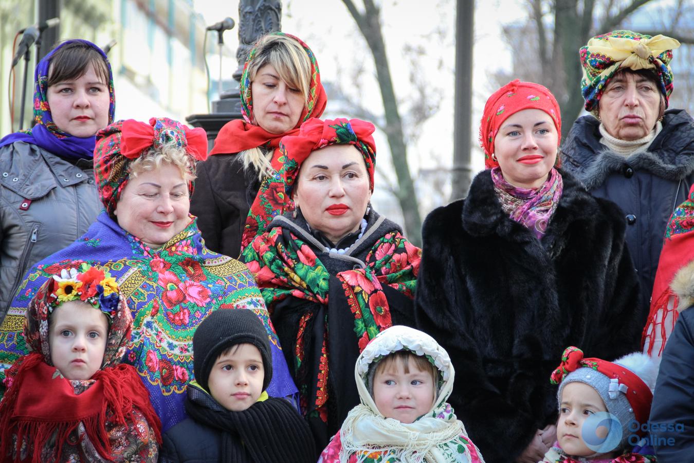 В центре Одессы красочно гуляют Масленицу (фоторепортаж)