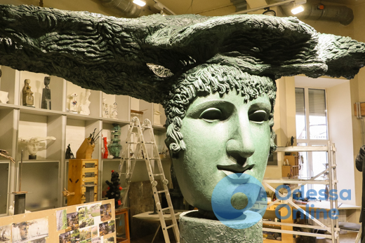 Известный одесский скульптор завершает работу над фонтаном для Греческого парка
