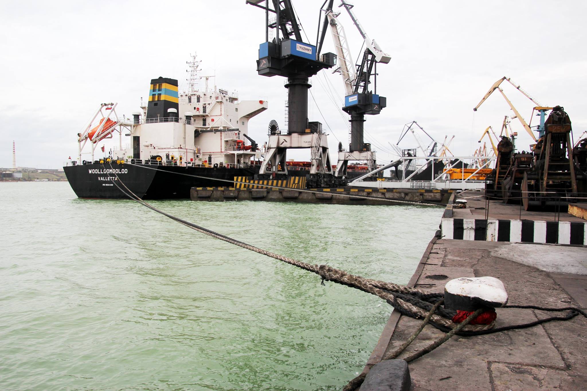 Порт «Южный» принял еще два балкера с углем