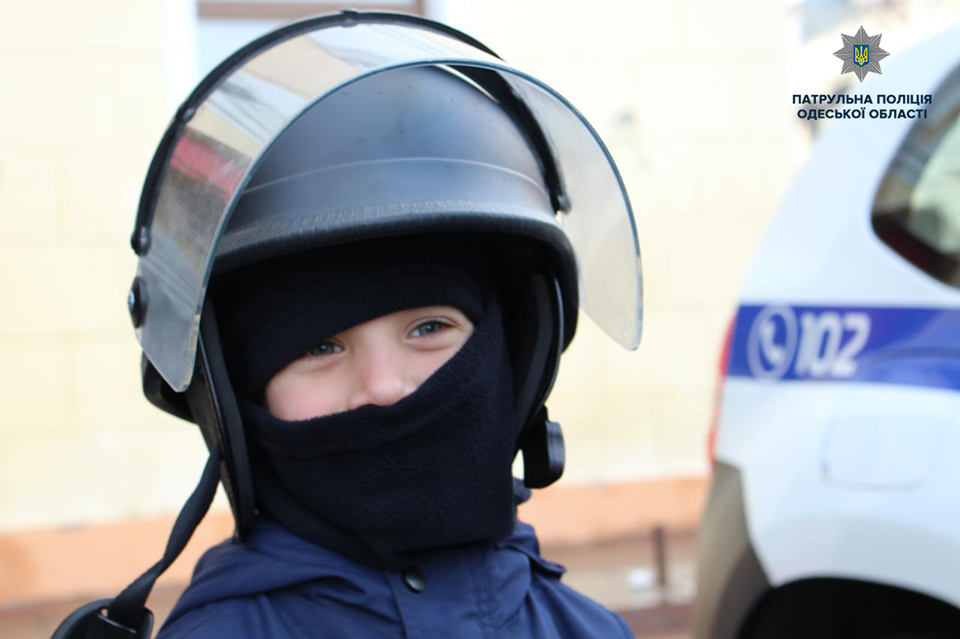 Полицейские устроили праздник для юных одесситов
