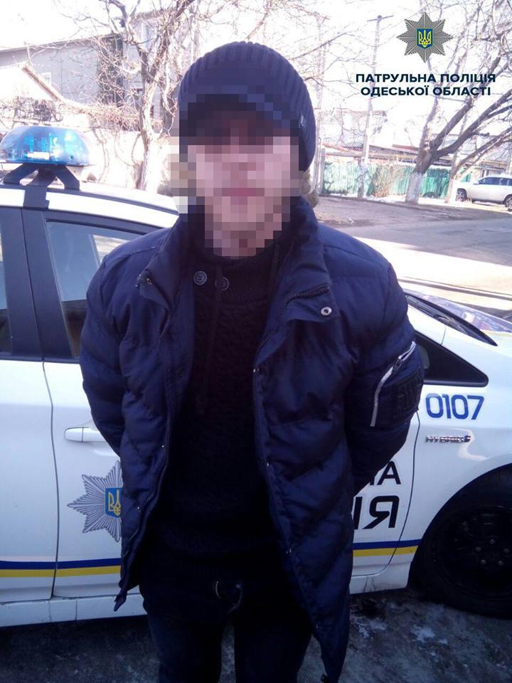 Одесские патрульные поймали «закладчика»