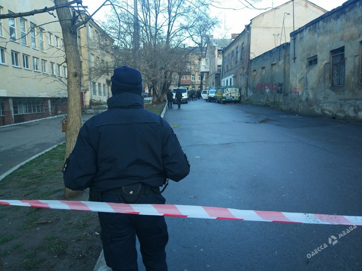 Стрельба в Одессе: преступник убит, трое полицейских ранены