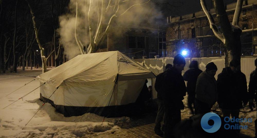 Волонтера оштрафовали за палатку для бомжей в Преображенском парке