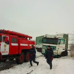 Под Одессой из-за гололедицы фура слетела в кювет