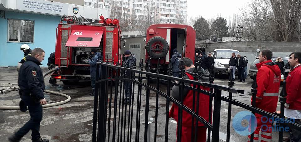 В Одессе тушили пожар в управлении полиции охраны (фото)