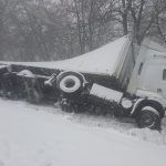 Одесская область: спасатели вытаскивали машины из снежных заносов