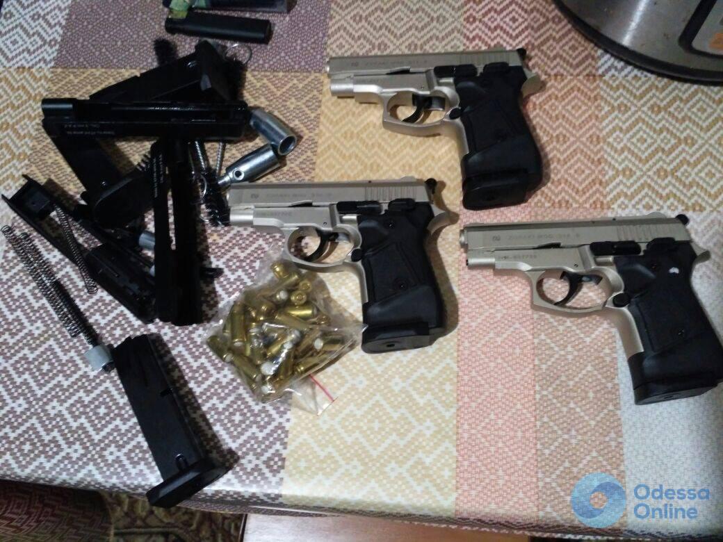 СБУ и прокуратура перекрыли канал контрабанды оружия в Одесской области (фото)