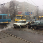 Трамвай столкнулся с легковушкой на Фонтане в Одессе (фото)