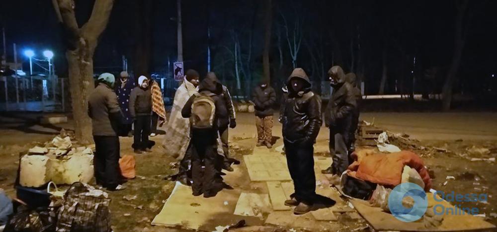В Преображенском парке избили бомжей и снесли палатку