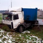 Одесская область: три грузовика оказались в кювете и перекрыли дорогу