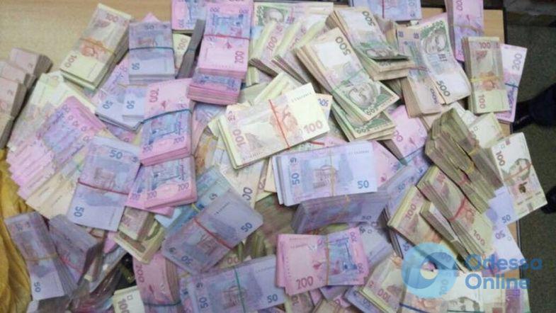 В одесском подразделении «Укрэнерго» обнаружили потери на 2,8 миллиона гривен
