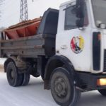 Одесские коммунальщики чистят дороги
