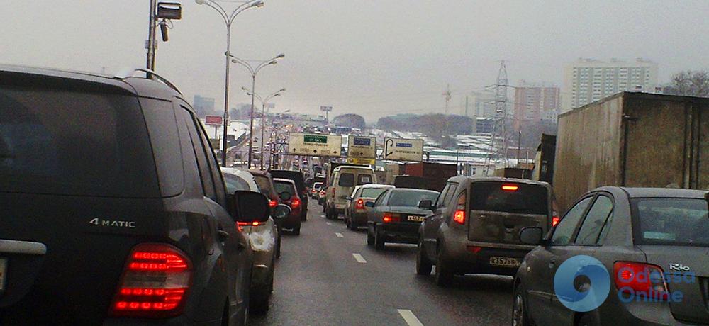 Одесские пробки: дождь не отразился на дорожной обстановке
