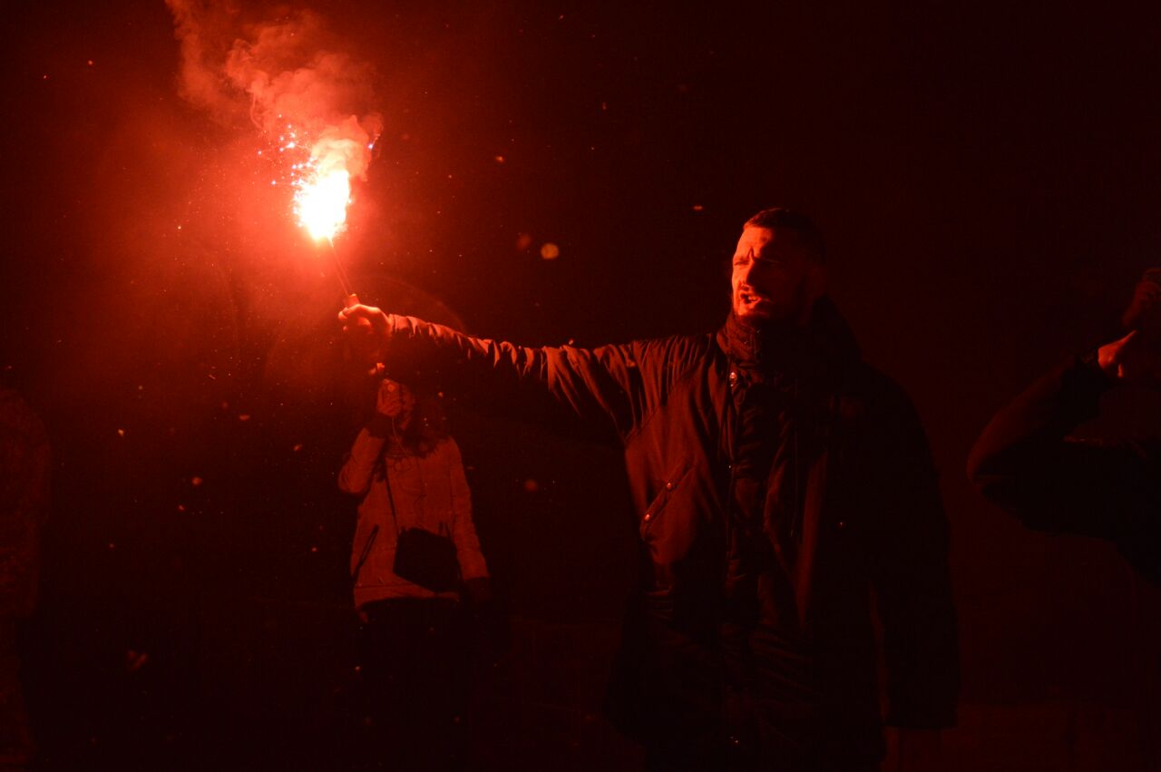 С фаерами и факелами: марш «Сокола» прошел по Одессе