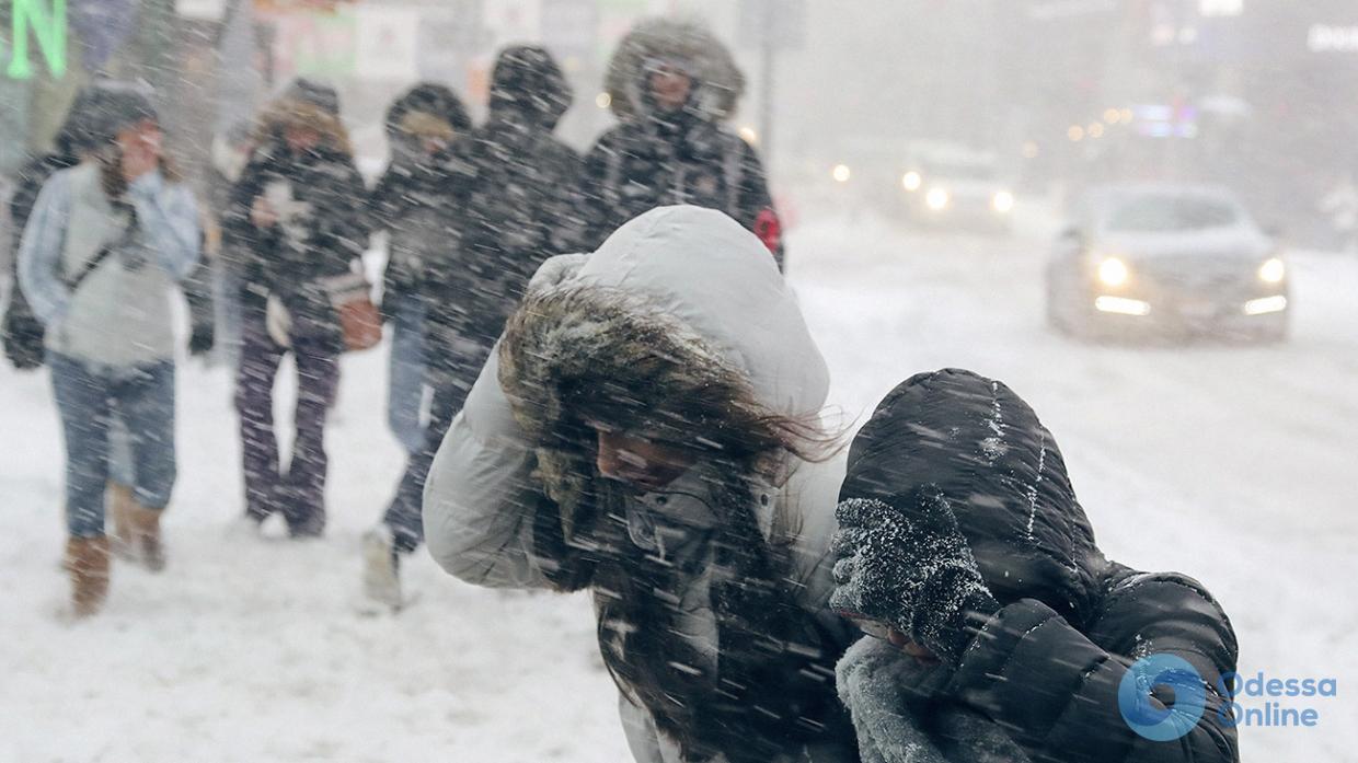 Непогода: в Одесской области экстренно закрывают школы и детсады