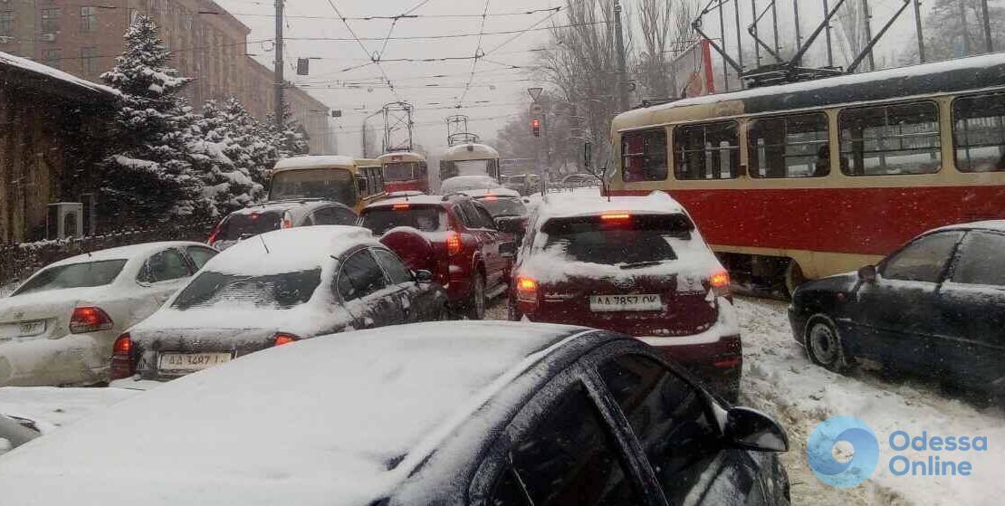 Дорожная обстановка: снег не отразился на транспортном траффике в Одессе