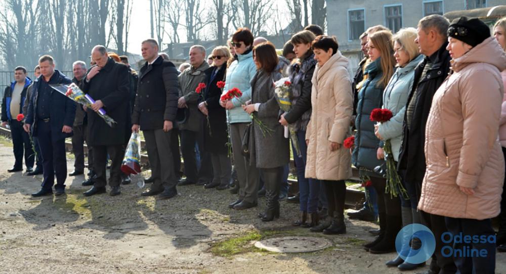 В Одессе открыли мемориальную доску погибшему в зоне АТО железнодорожнику