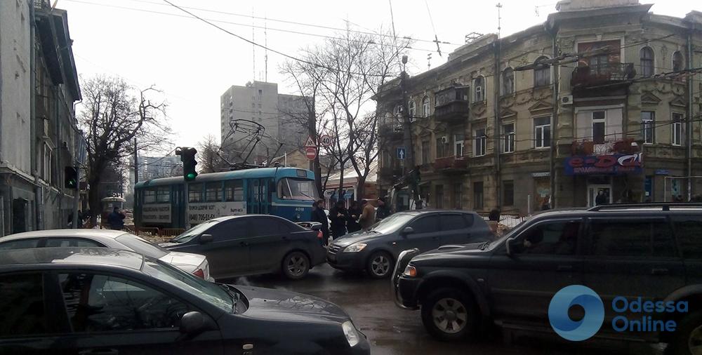 Одесса: ДТП парализовало Канатную и Пироговскую