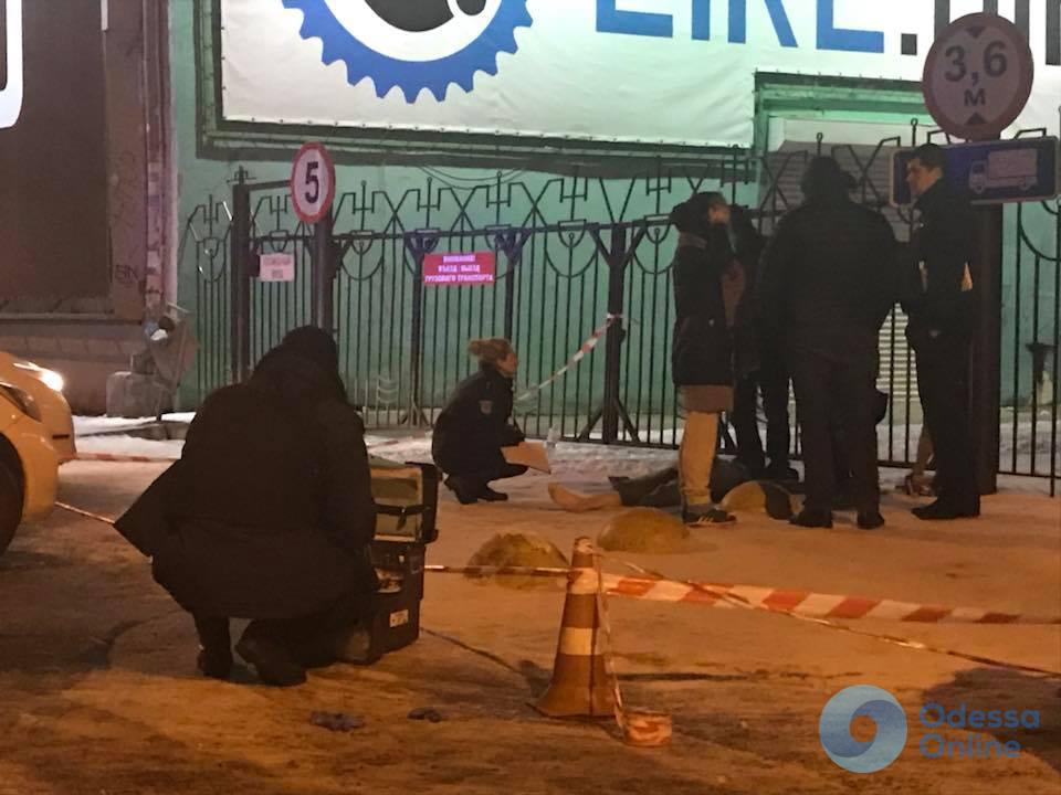 В центре Одессы нашли труп с ножом в сердце (осторожно, фото)