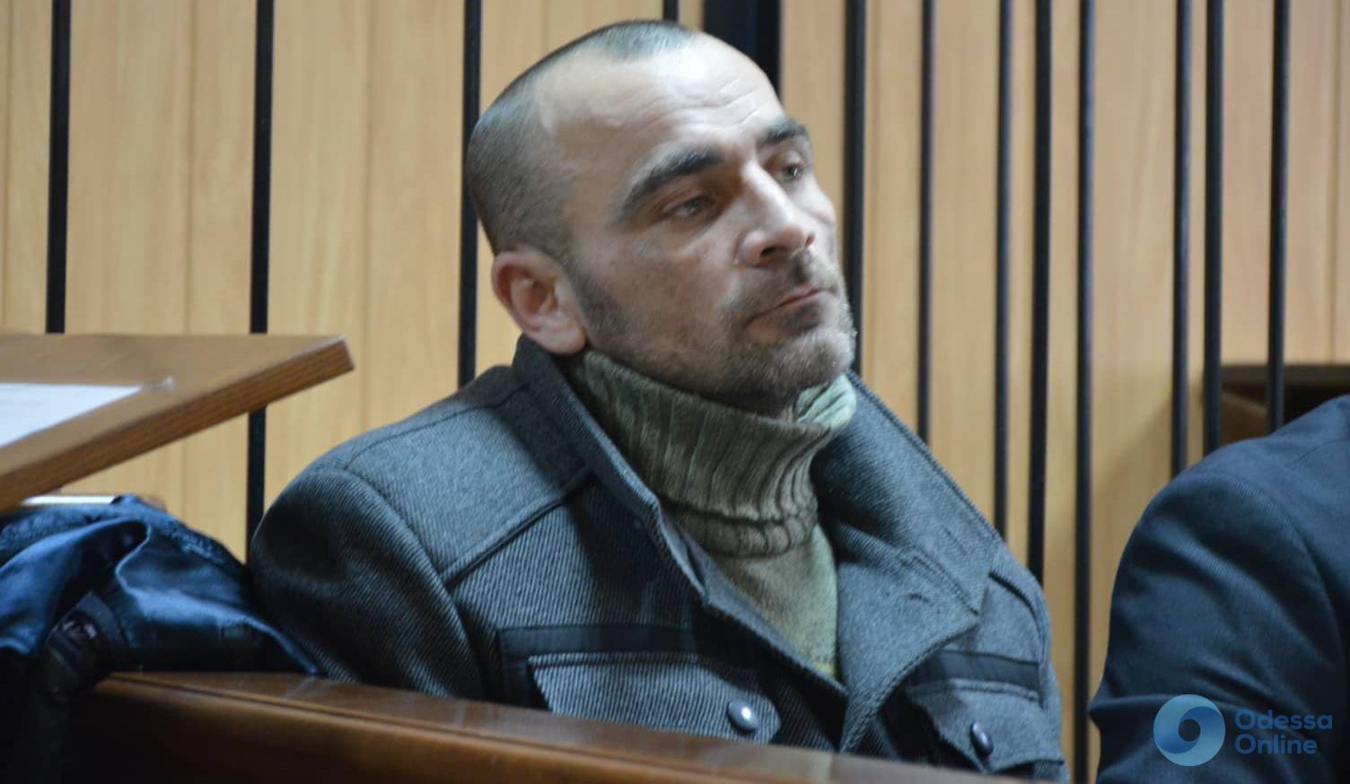 Суд отпустил подозреваемого в убийстве одесского активиста, у которого нашли арсенал оружия