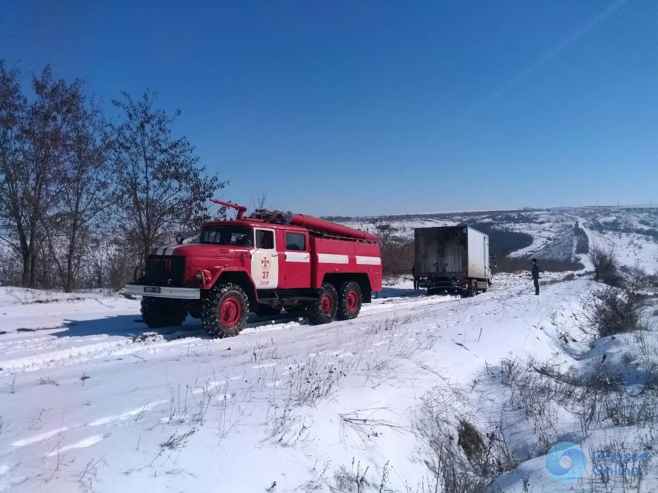 Одесская область: за сутки спасатели освободили из снежного плена 38 машин