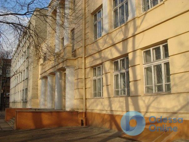 В Одессе на забор для школы выделят 1,5 миллиона