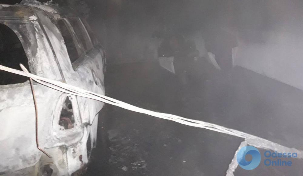 Одесса: в подземном паркинге тушили пожар