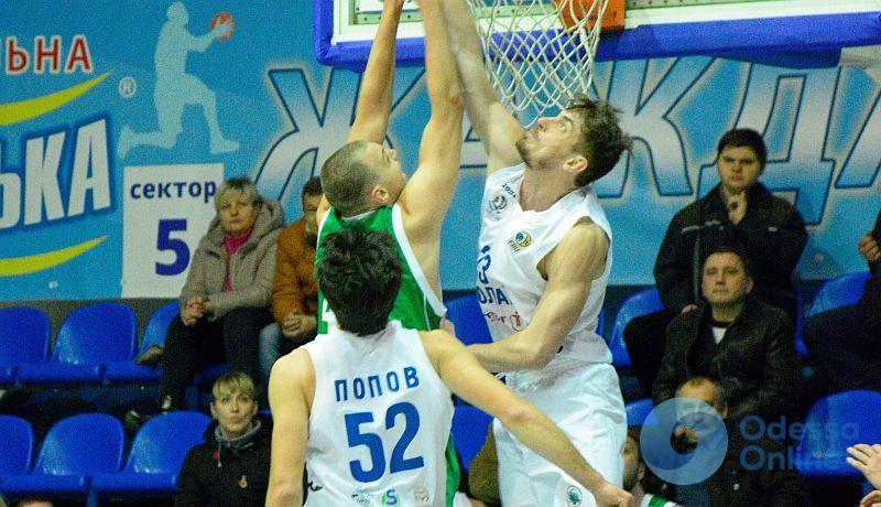 Южненские баскетболисты проигрывают в перенесенном матче «Николаеву»