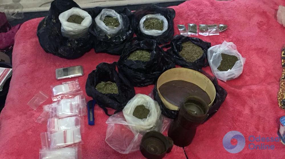 Полиция обнаружила у одессита около 1,5 килограмма марихуаны