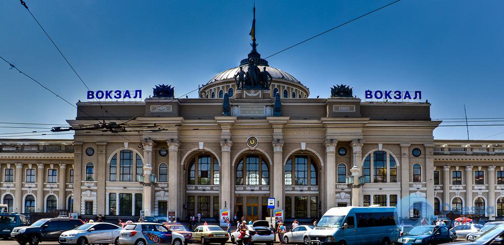 Мужчину посреди дня ограбили на Одесском железнодорожном вокзале