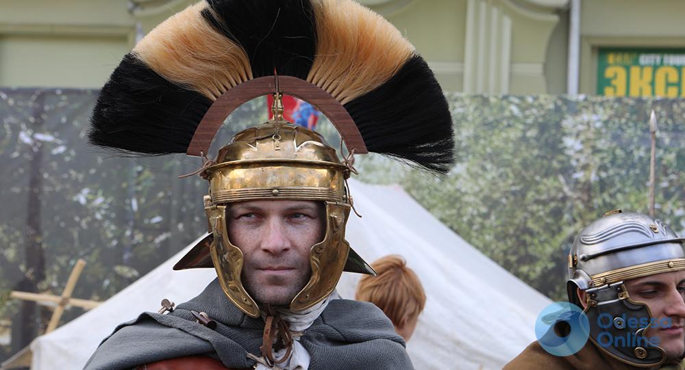 На Дерибасовской появился лагерь римских легионеров (фоторепортаж)