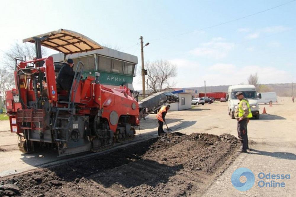 В Одесской области приступили к ямочному ремонту автодороги на Вознесенск