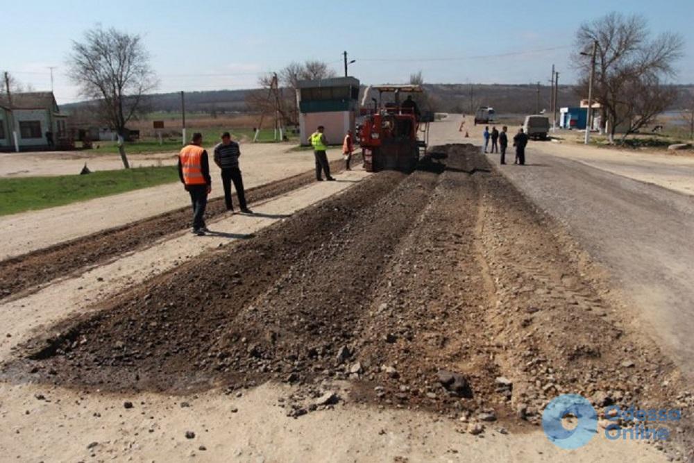 В Одесской области приступили к ямочному ремонту автодороги на Вознесенск