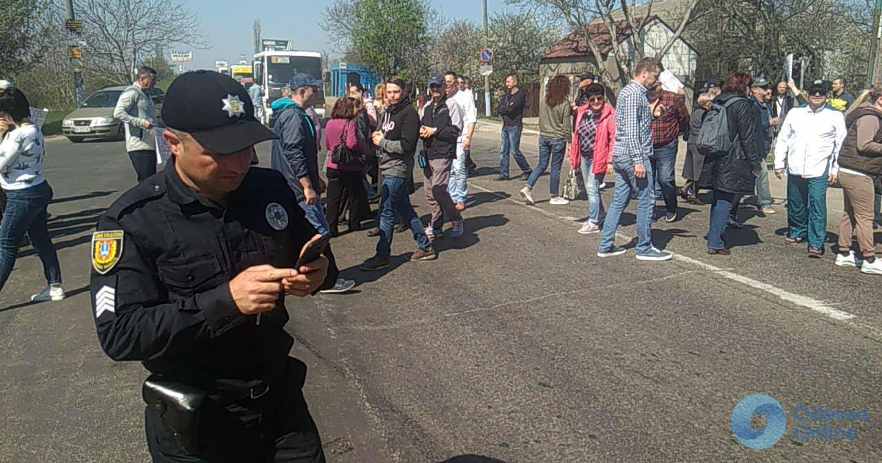 Жители Совиньона перекрыли дорогу в Черноморск