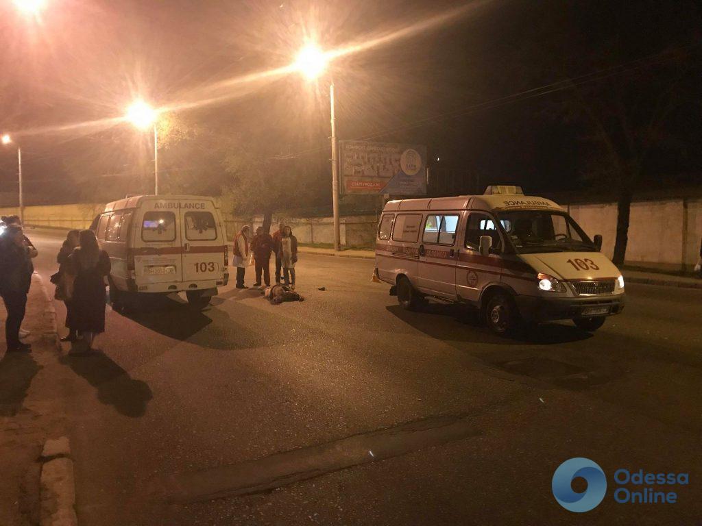 Автомобиль сбил насмерть женщину в Одессе и скрылся (фото, видео)