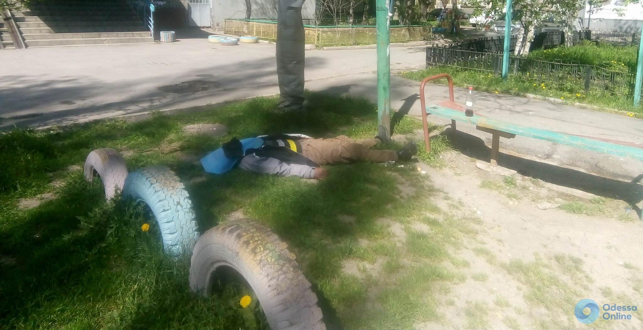 Одесса: на 4-й станции Большого Фонтана обнаружили труп (осторожно, фото)
