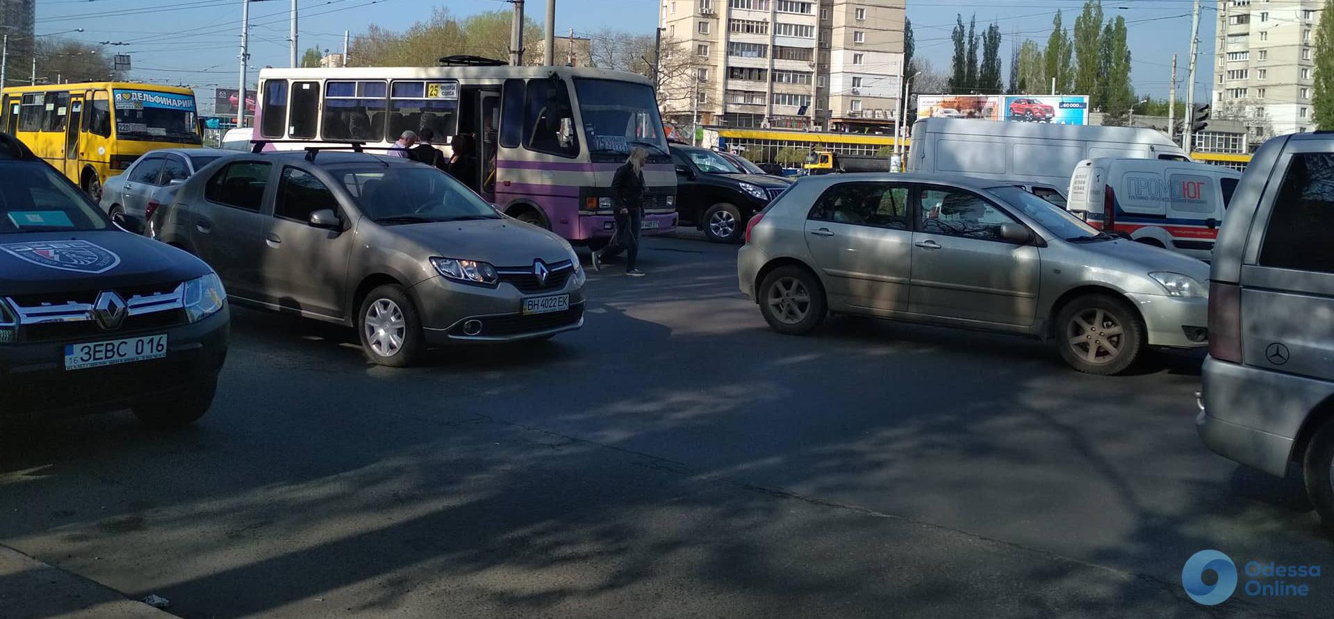 В Одессе произошло ДТП с маршруткой