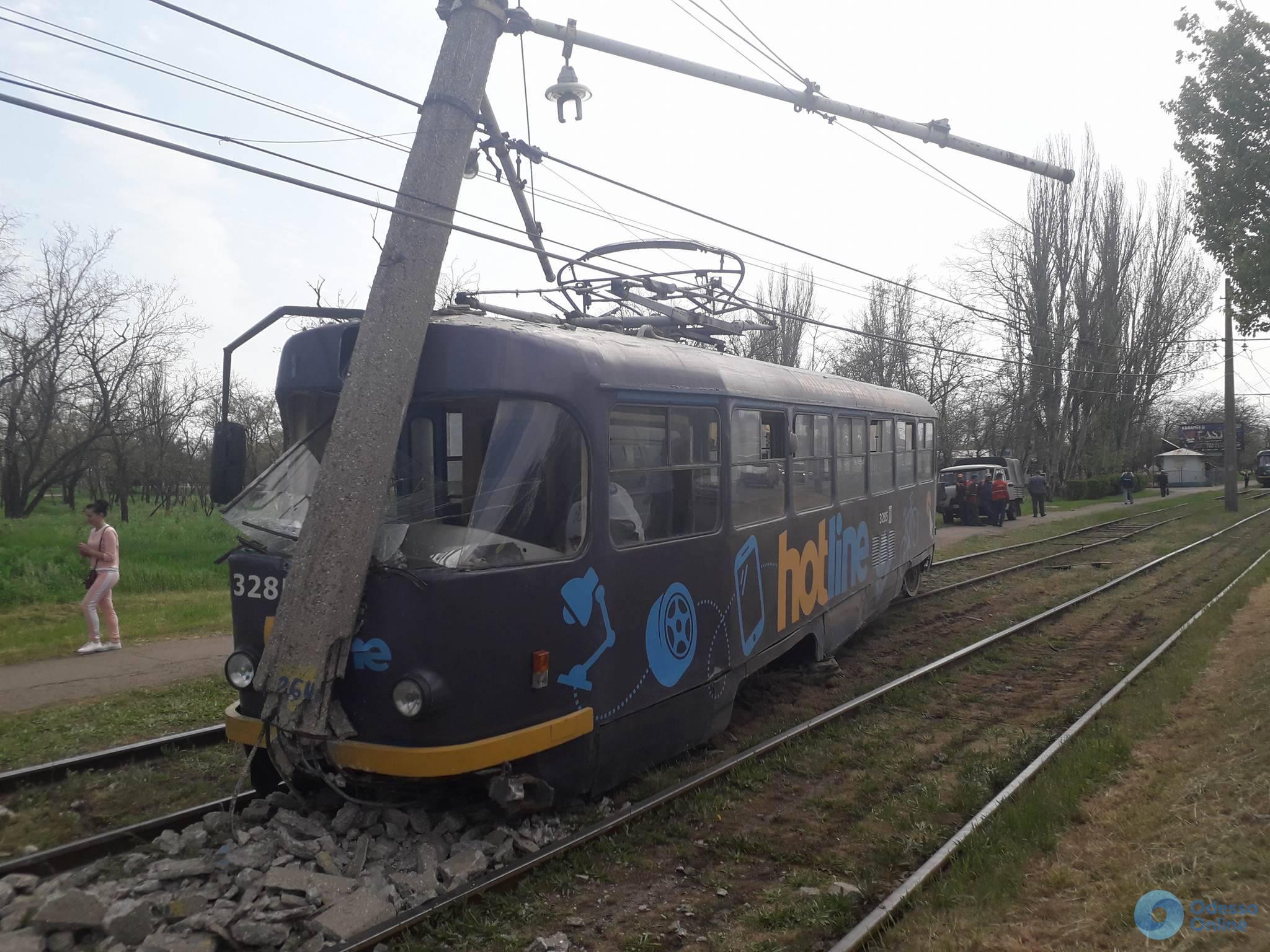 На поселке Котовского трамвай сошел с рельсов: есть пострадавшие