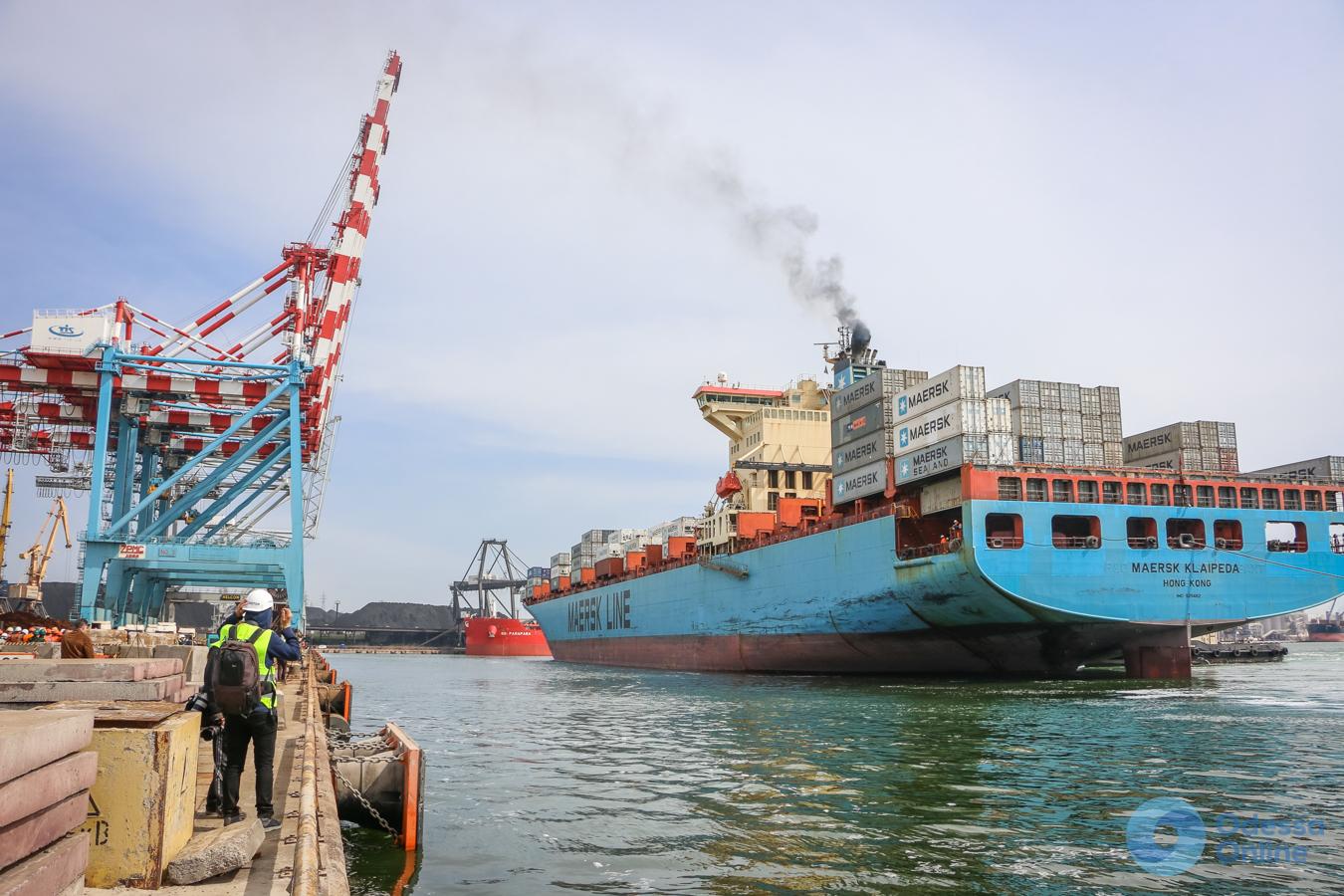 Порт в Одесской области принял первое судно обновленного сервиса Maersk