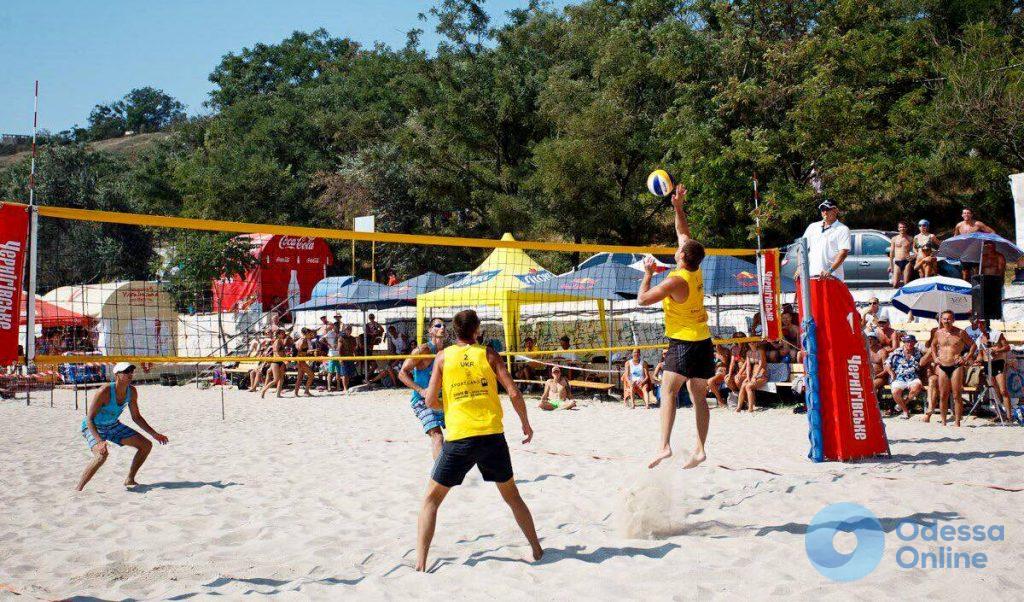 Одесский ресторан собирается застроить пляж, на котором проводятся турниры по пляжному волейболу